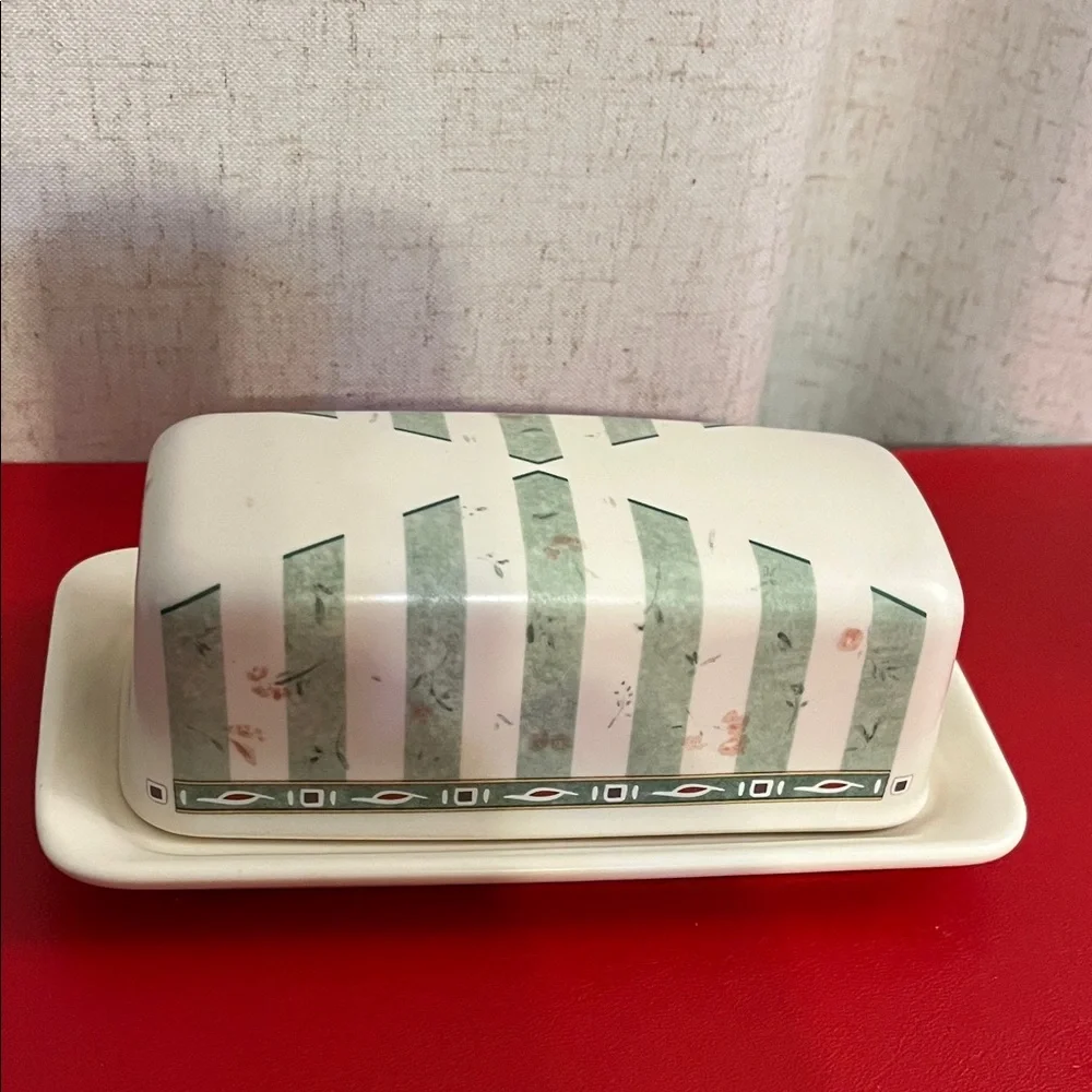 Pfaltzgraff Portfolio Naturewood 1/4 lb. Lidded Butter Dish Castle 7”L3.73”W 2”H